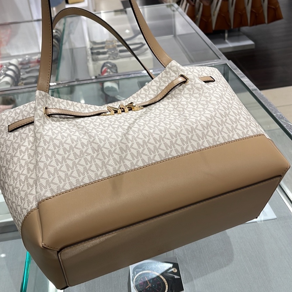 MICHAEL KORS
Reed Large Logo Shoulder Tote Bag
Camel Combo 
35S3G6RT3B
NWT - Picture 8 of 16